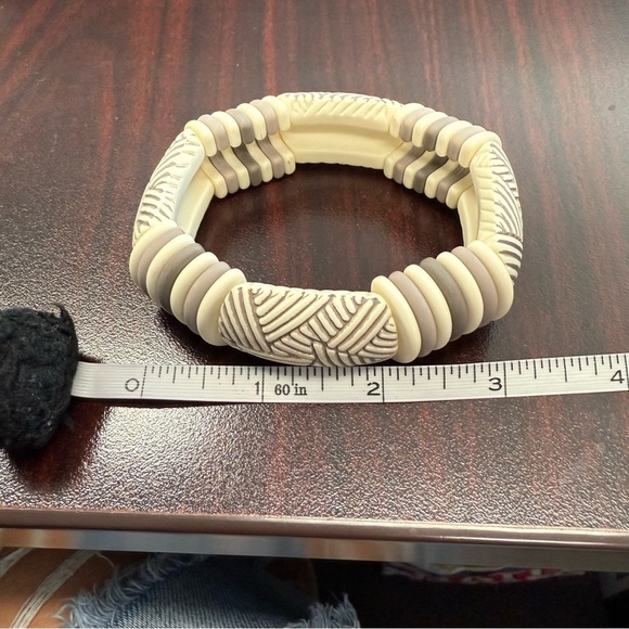 Avon Sirocco Stick Elastic Bracelet Ivory/Taupe/Gray size large NIB 1988 - Picture 5 of 6
